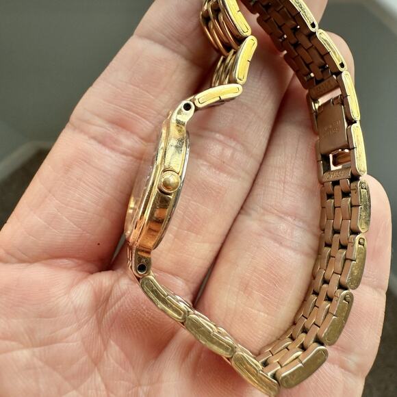 Vintage Ladies Seiko 1N00-0A99 BLACK Dial 22mm Gold Tone Dainty Stainless Watch - Picture 7 of 9